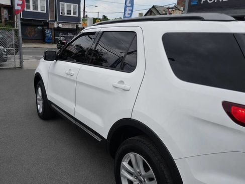 Used 2018 Ford Explorer XLT w/ Equipment Group 201A AWD/4WD image 2