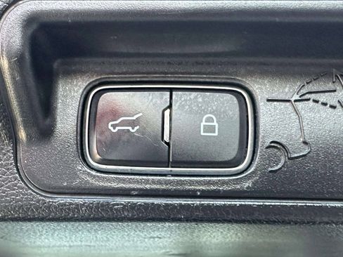 Used 2020 Ford Explorer XLT w/ Equipment Group 202A AWD/4WD image 14