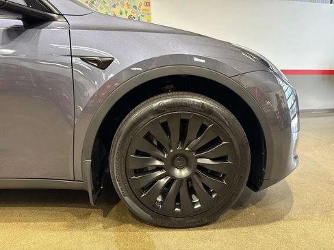 Used 2023 Tesla Model Y Long Range AWD/4WD image 55