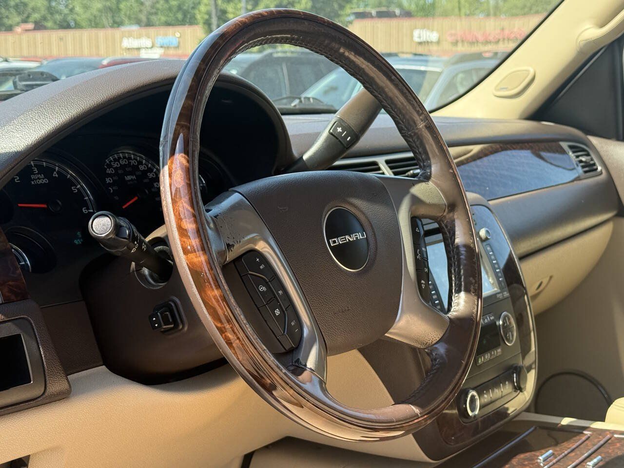 Used 2012 GMC Yukon Denali AWD/4WD image 2