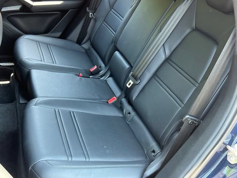 Certified 2024 Porsche Cayenne Coupe AWD/4WD image 18