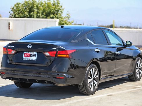 Used 2021 Nissan Altima 2.5 SV FWD image 5