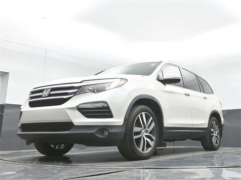 Used 2017 Honda Pilot Touring image 46