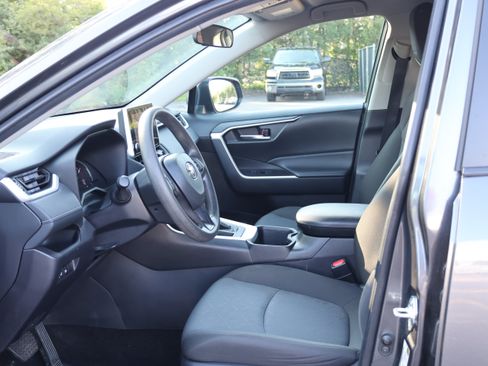 Used 2025 Toyota RAV4 XLE FWD image 18