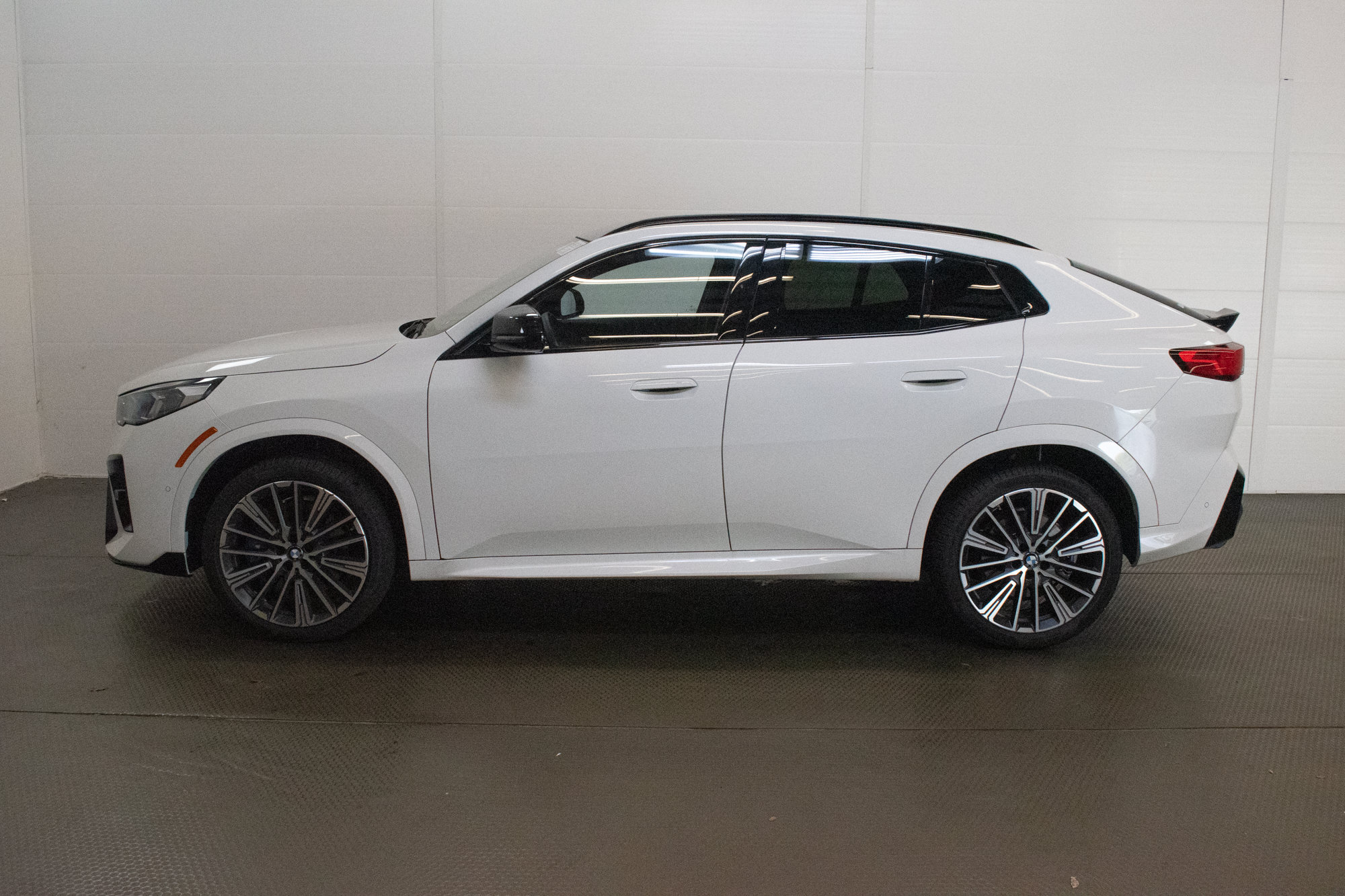 Used 2026 BMW X2 M35i w/ Technology Package AWD/4WD image 7