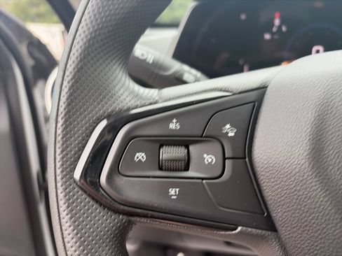 Used 2025 Chevrolet Trax LT FWD image 21