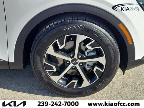Certified 2025 Kia Sportage EX FWD image 7