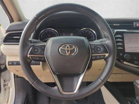 Used 2019 Toyota Camry XLE FWD image 12