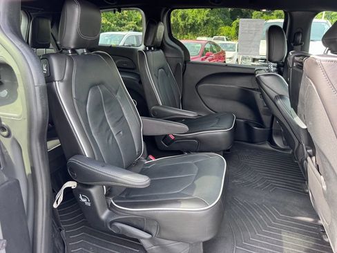 Used 2023 Chrysler Pacifica Limited w/ Uconnect Theater Family Group AWD/4WD image 32