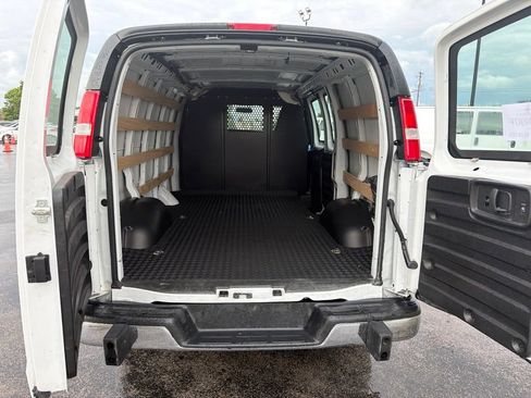 Used 2025 Chevrolet Express 2500 w/ Driver Convenience Package RWD image 7