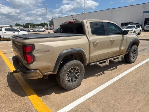 Used 2024 Chevrolet Colorado ZR2 w/ Safety Package AWD/4WD image 7