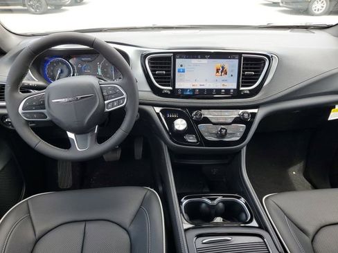 New 2026 Chrysler Pacifica Limited image 6