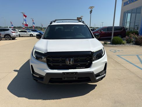 Used 2024 Honda Ridgeline Black Edition image 2