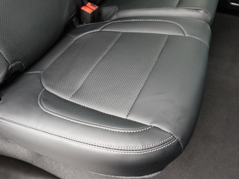 Used 2023 Chevrolet Silverado 1500 LT AWD/4WD image 29