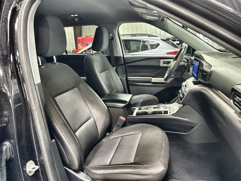 Used 2022 Ford Explorer XLT image 31
