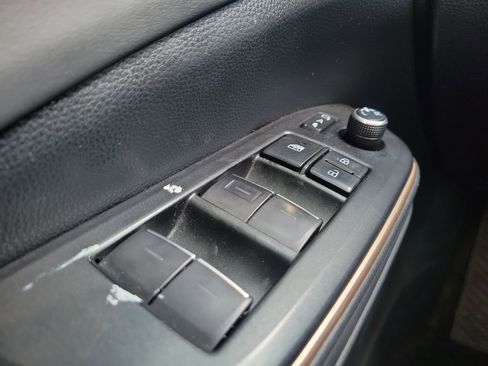 Used 2023 Toyota Crown Limited image 17