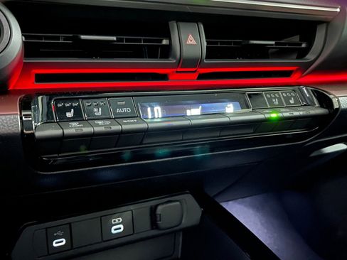 New 2026 Toyota Prius Plug-In Hybrid FWD image 24