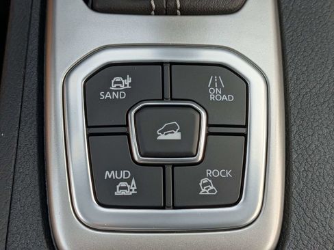 New 2026 Nissan Frontier SV w/ SV Convenience Package AWD/4WD image 23