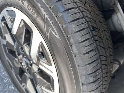 Used 2025 Subaru Forester AWD/4WD image 3