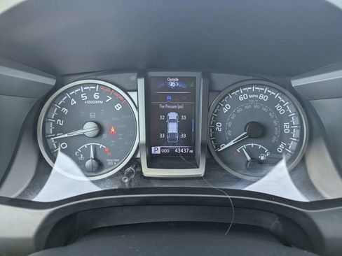 Used 2021 Toyota Tacoma TRD Off-Road w/ Technology Package RWD image 31