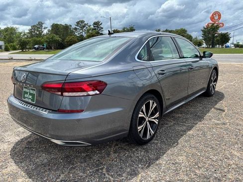 Used 2022 Volkswagen Passat 2.0T SE FWD image 5