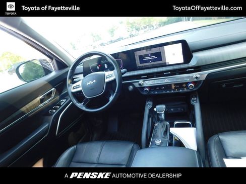 Used 2023 Kia Telluride EX w/ EX Captain's Chair Package FWD image 2