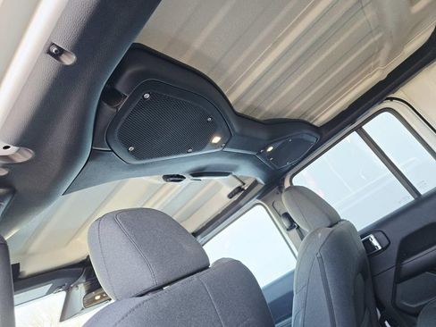 Used 2025 Jeep Wrangler Unlimited Sahara image 13