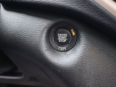 Used 2018 Jeep Cherokee Limited image 28