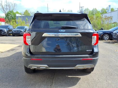 Used 2023 Ford Explorer XLT w/ Equipment Group 202A AWD/4WD image 4