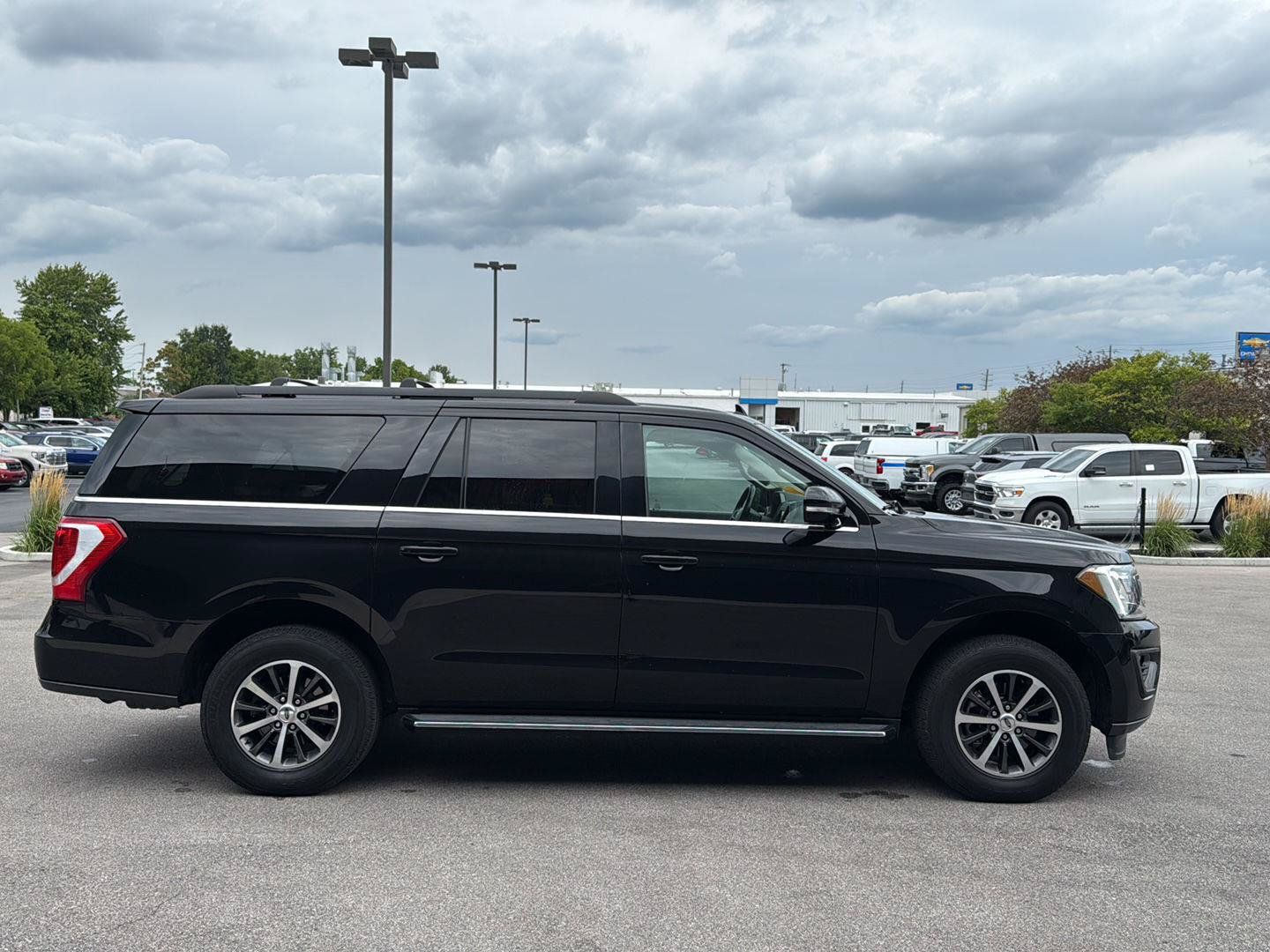 Used 2021 Ford Expedition Max XLT AWD/4WD image 2