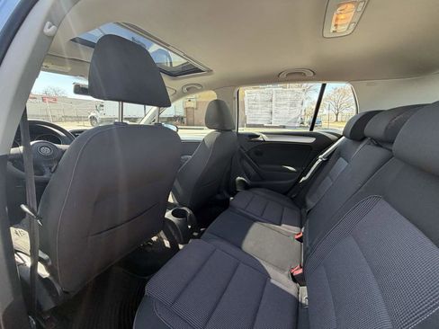 Used 2010 Volkswagen Golf 4-Door image 17
