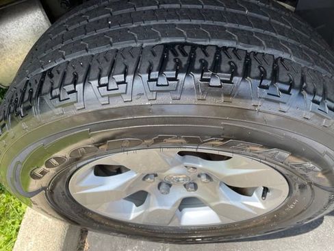Used 2020 RAM 1500 Big Horn AWD/4WD image 30