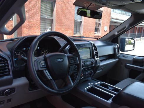 Used 2018 Ford F150 XLT w/ Equipment Group 302A Luxury AWD/4WD image 11