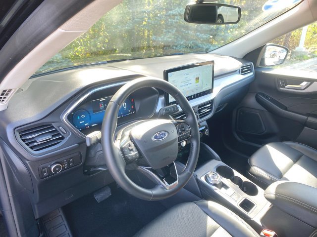 Used 2025 Ford Escape Platinum AWD/4WD image 10