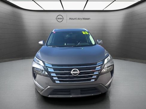 Certified 2025 Nissan Rogue SV w/ SV Premium Package FWD image 1