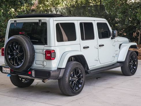 Used 2024 Jeep Wrangler Unlimited Sahara w/ Technology Group AWD/4WD image 6