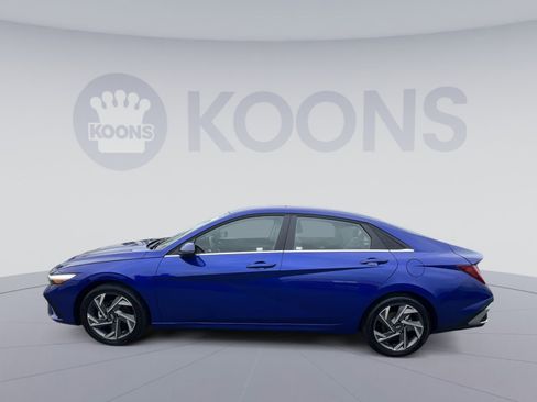 Used 2025 Hyundai Elantra Limited image 2