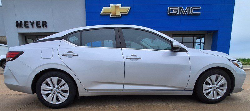 Used 2022 Nissan Sentra S FWD image 1