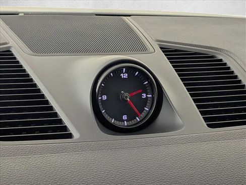 Used 2023 Porsche Cayenne Platinum Edition image 28