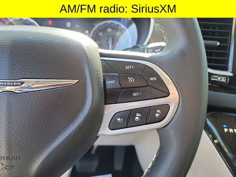 Certified 2024 Chrysler Pacifica Touring-L FWD image 12