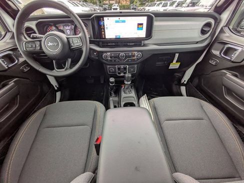 New 2025 Jeep Gladiator Sport image 13