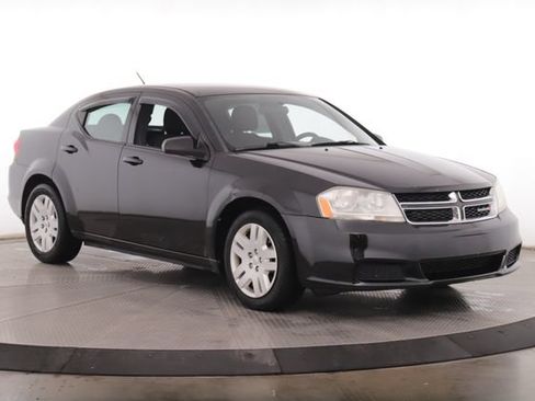 Used 2013 Dodge Avenger SE FWD image 2