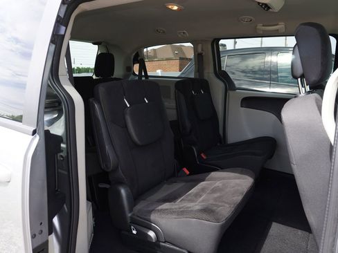 Used 2018 Dodge Grand Caravan SE w/ UConnect Hands-Free Group FWD image 7