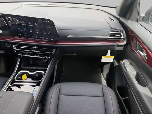 New 2026 Chevrolet Traverse Z71 w/ Driver Confidence Package AWD/4WD image 13