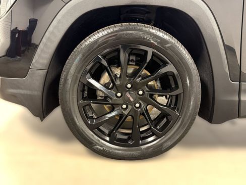 Used 2023 GMC Terrain SLE w/ Driver Convenience Package FWD image 11
