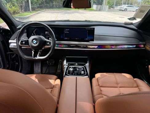 Used 2025 BMW 740i w/ Premium Package image 22