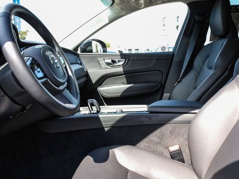 Used 2025 Volvo XC60 B5 Plus w/ Climate Package image 17