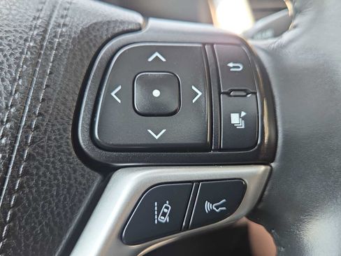 Used 2019 Toyota Highlander XLE FWD image 24