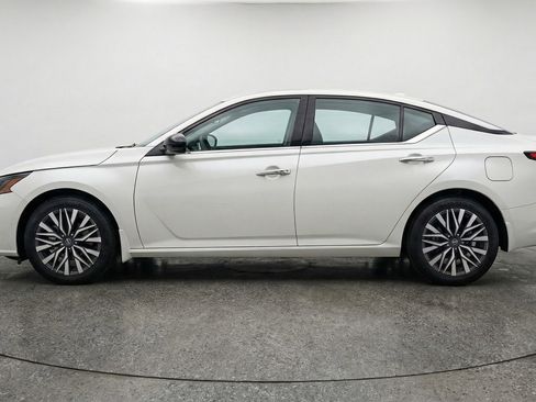Used 2025 Nissan Altima 2.5 SV FWD image 5