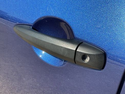 Used 2023 Nissan Rogue S image 9